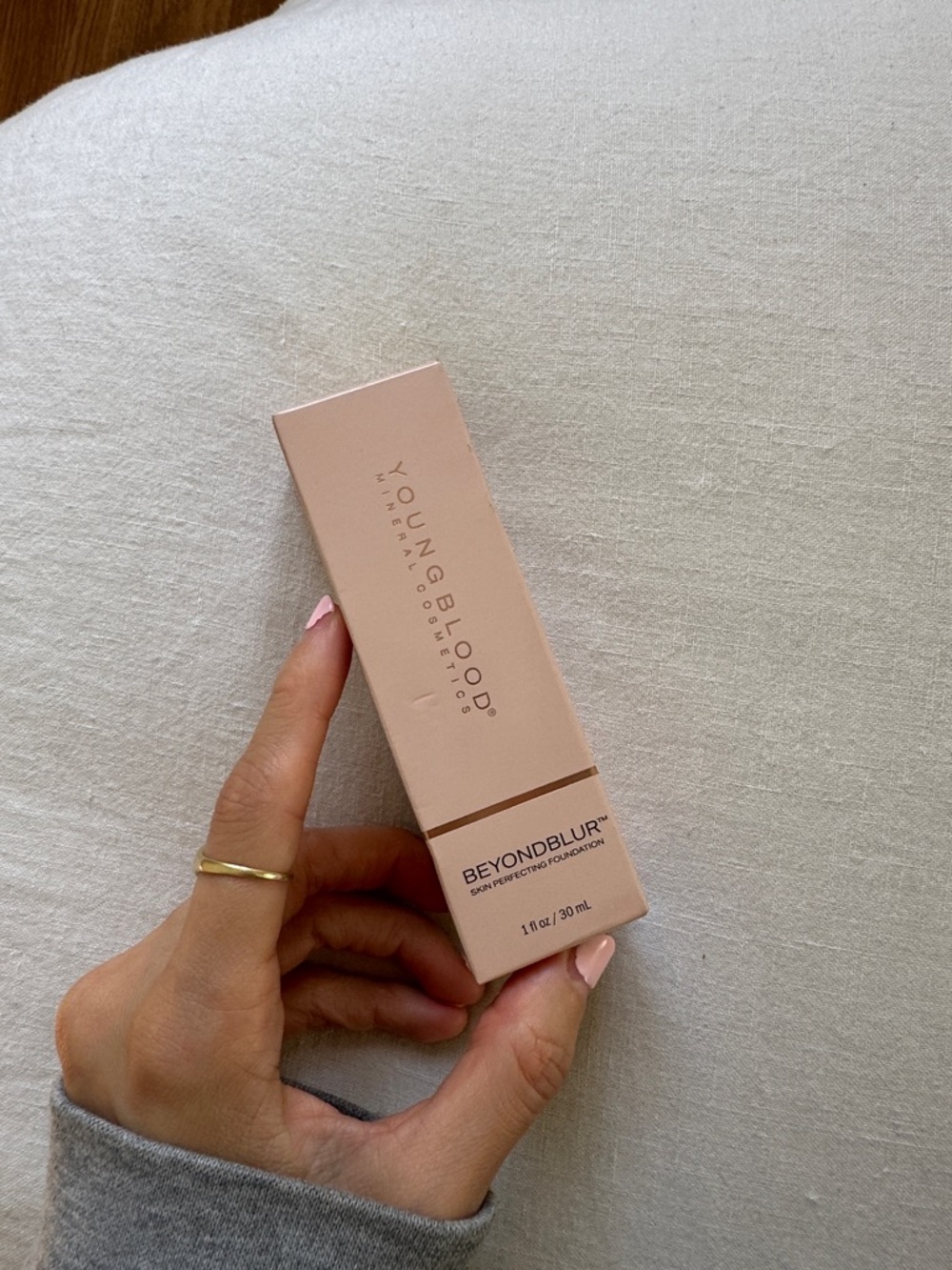 BeyondBlur Skin-Perfecting Foundation LW3